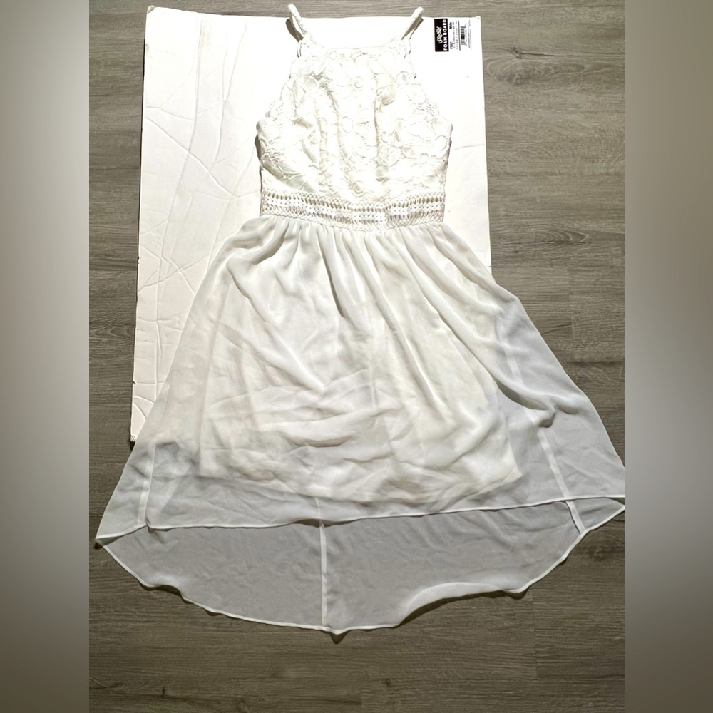 White lace summer beach dress. Never worn. Crochet in the waist.